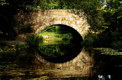 Brücke über Fluss - Spiegelung