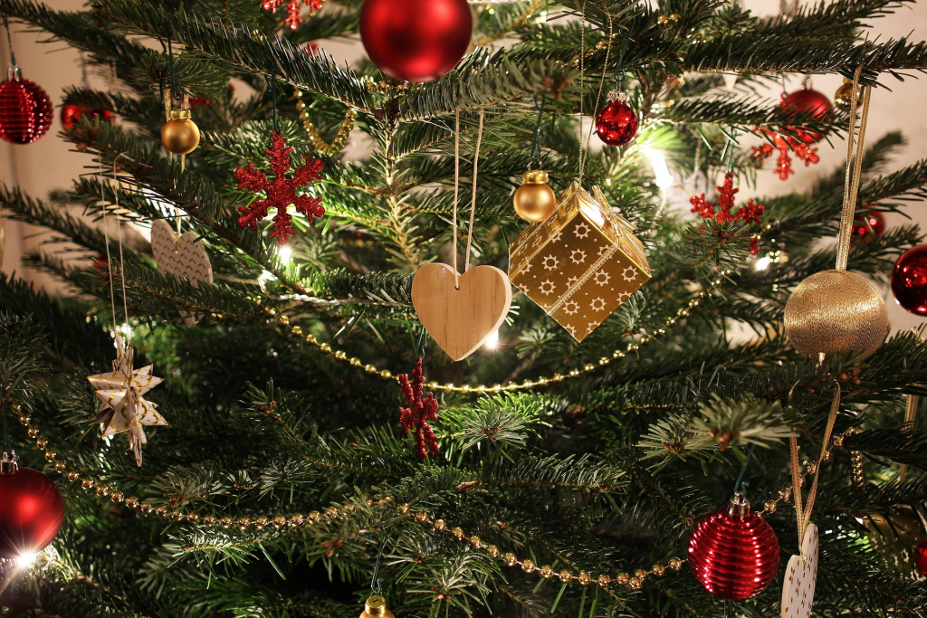 Geschmückter Weihnachtsbaum (Ausschnitt)