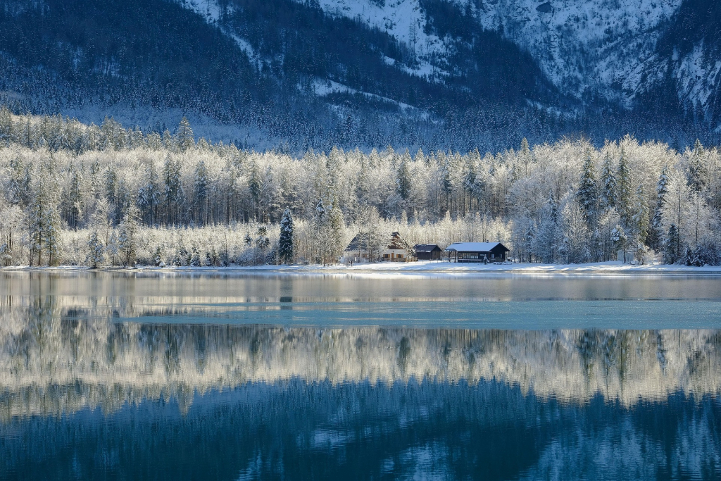 Winterlandschaft in See gespiegelt